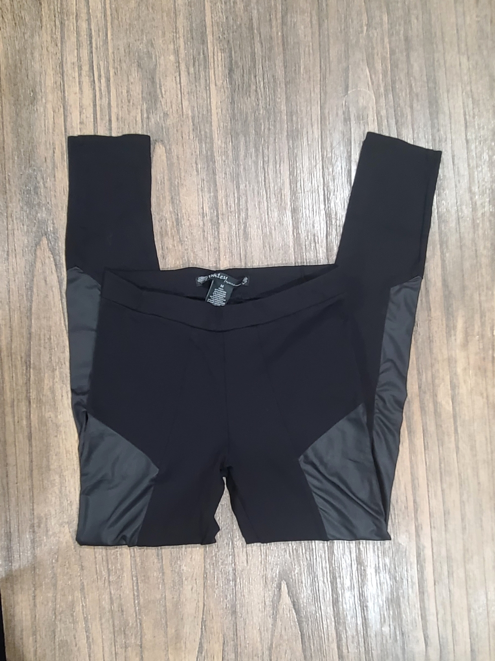 Womans Leggings with Shiny Side Panels